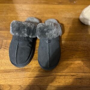 Gray Ugg Women’s size 10 Slide on Disquette Slippers